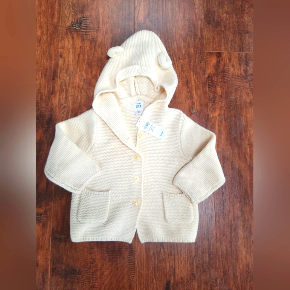 Baby GAP off white baby's knit sweater, 12-18 months